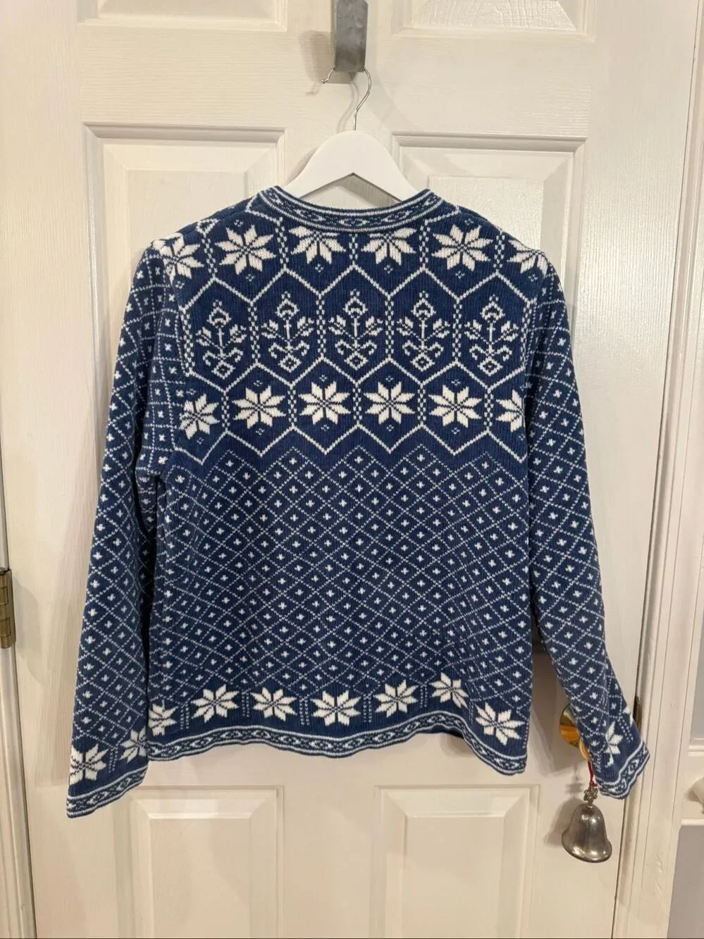 Croft & Barrow Blue & White Nordic Silver Buckle Cardigan Sweater sz M EUC